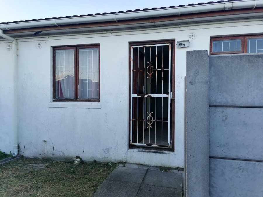 2 Bedroom Property for Sale in Grassy Park Western Cape